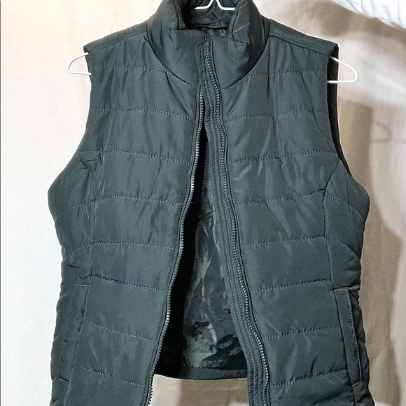 Green puffer vest size small - Picture 3 of 3